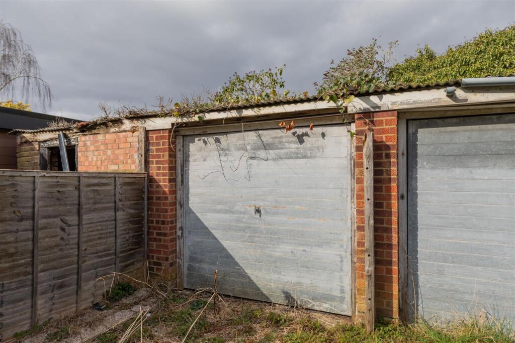 Nelson Road E4