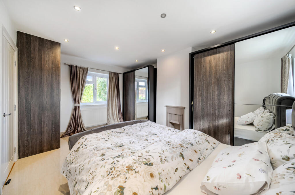 1364100-6-68e7c33...