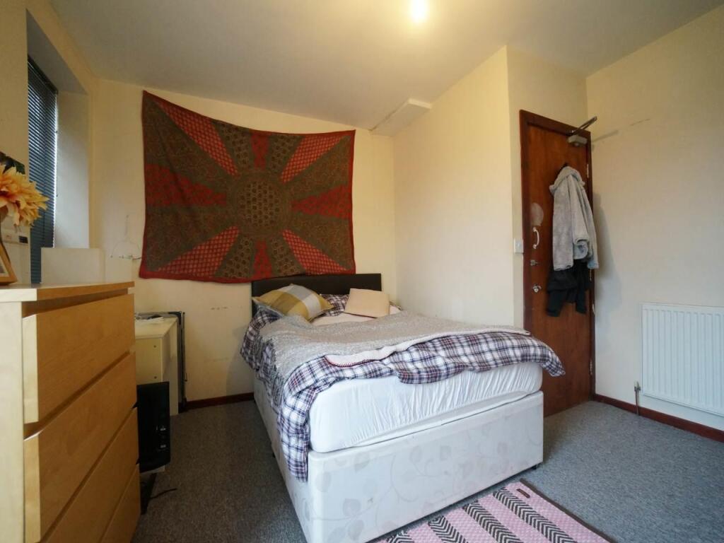 Bedroom 2.2.JPG
