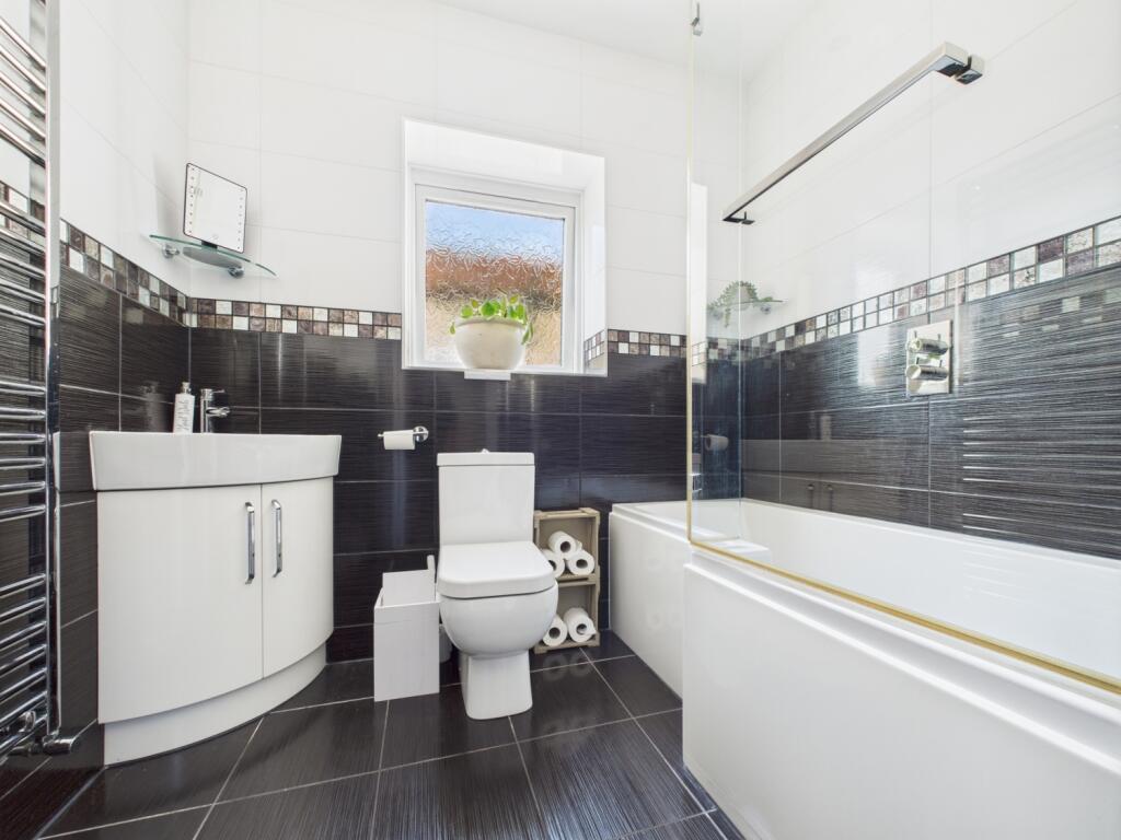 CAM02195G0-PR0083-STILL038