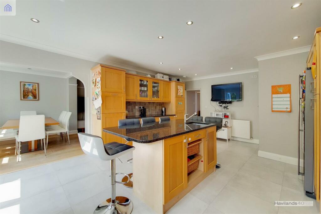 9_Kitchen-0.jpg