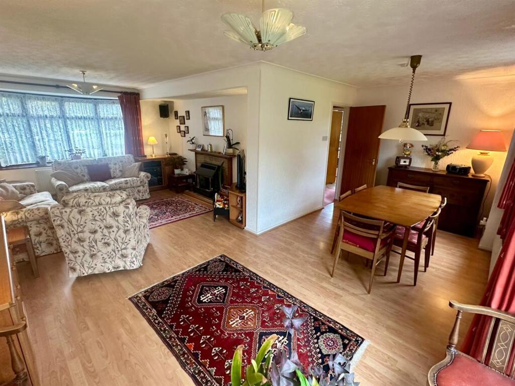 WhatsApp Image 2025-09-17 at 13.46.49_d6de8508.jpg