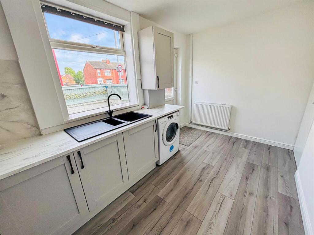 Fitted Breakfast / Dining Kitchen: