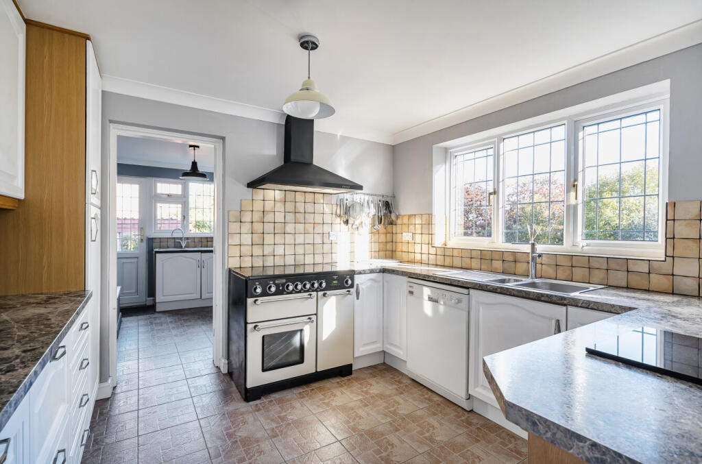 1371777-23-68fb53...