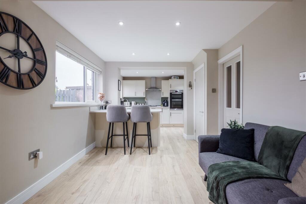 KITCHEN DINING.jpg