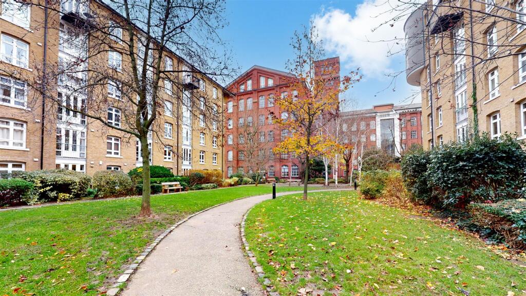 Flat 8 Park East Building, Bow Quarter - WVMNz5sQt