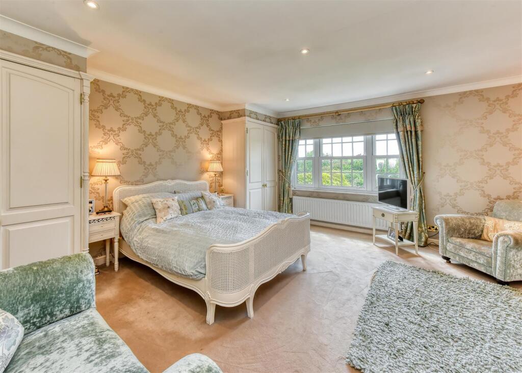Pine House-bed1.jpg