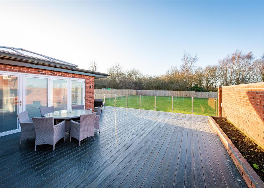 37 Deaconsfield-gdn1.jpg