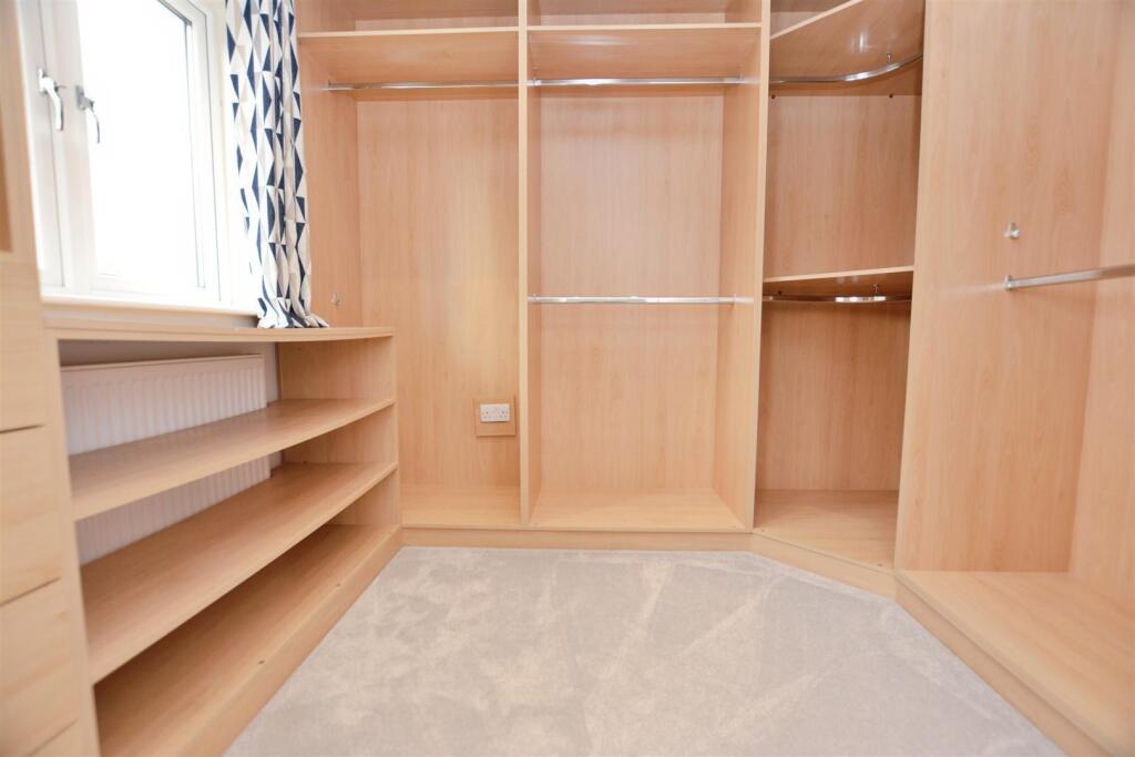 Walk-in Wardrobe