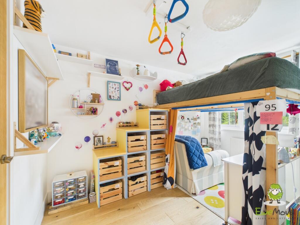 EweMove Estate Agents Basingstoke - 2 Cowslip Bank