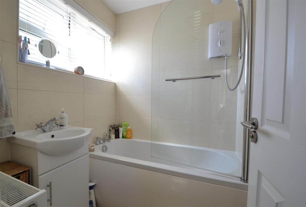 Bathroom.JPG