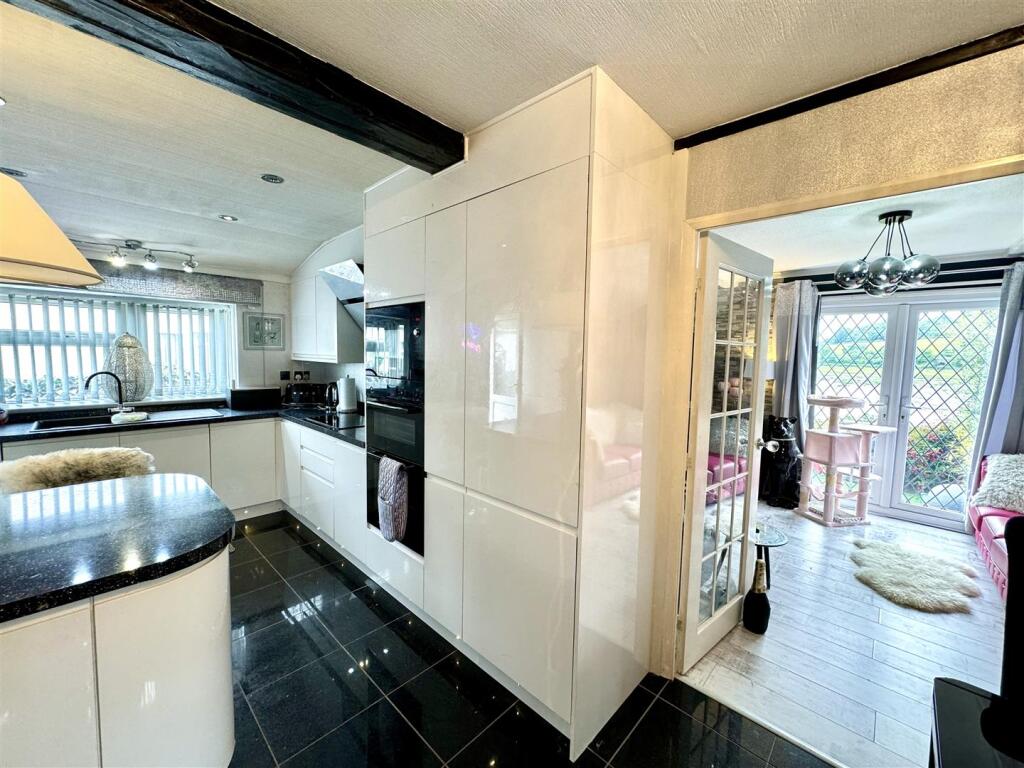 OPEN PLAN KITCHEN/DINER