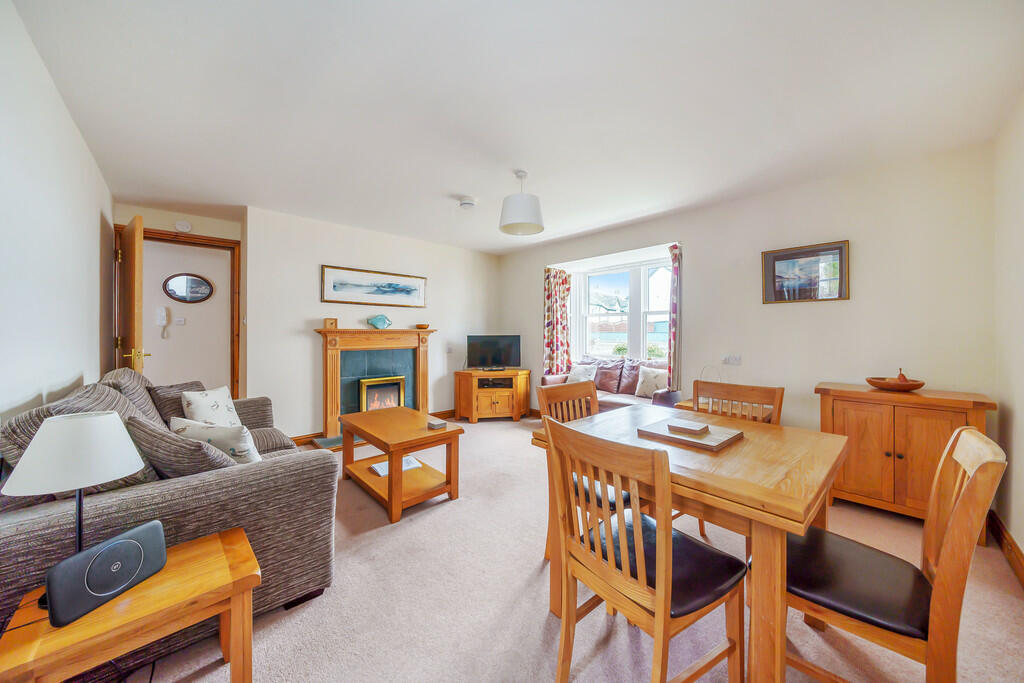 Living / Dining R...
