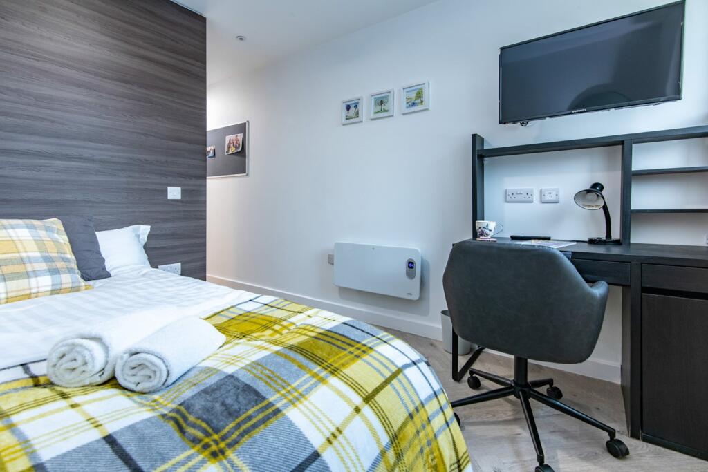 Student Digs - Broad