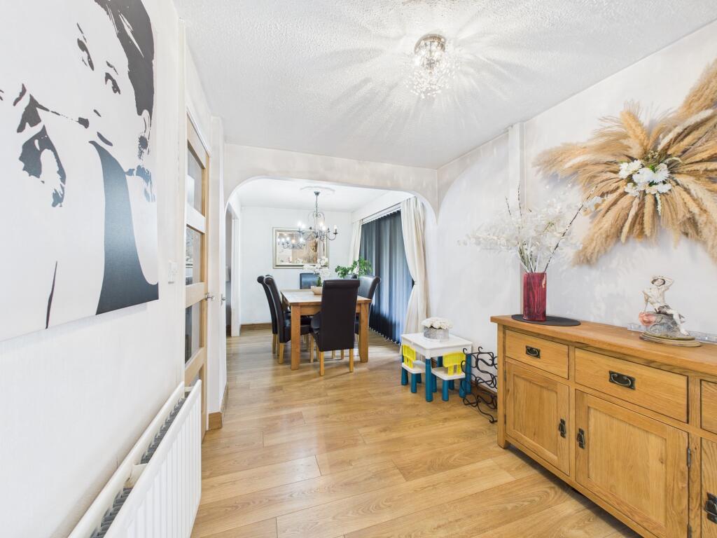 CAM04825G0-PR0179-STILL005