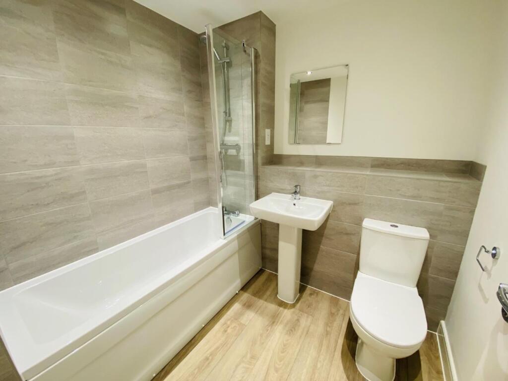 main bathroom.jpg