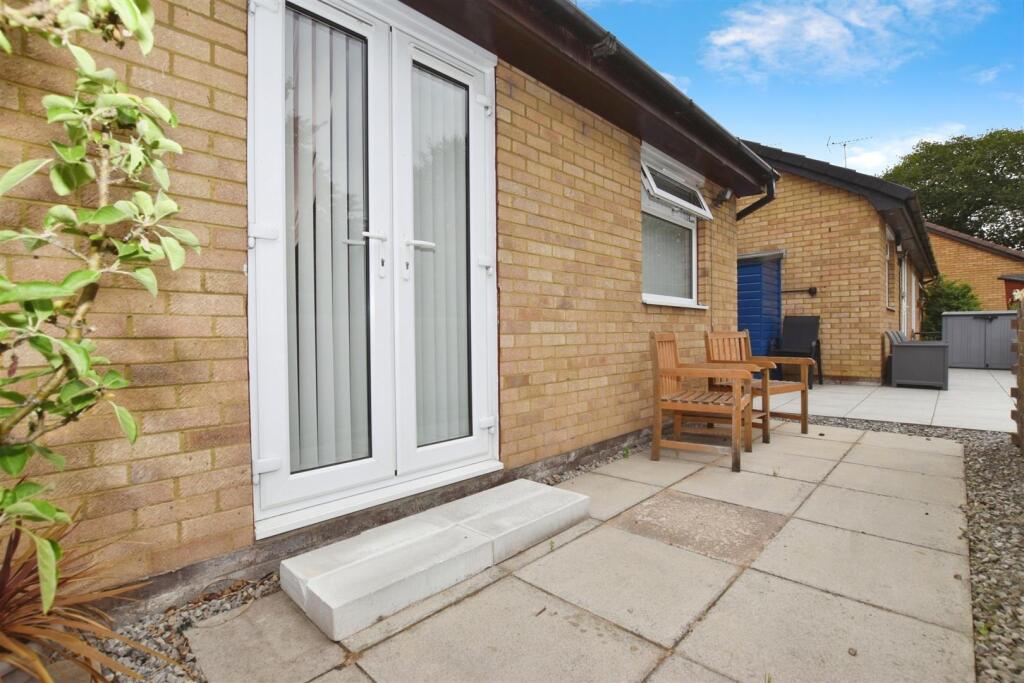 18ecf8cb-patio 20door.JPG