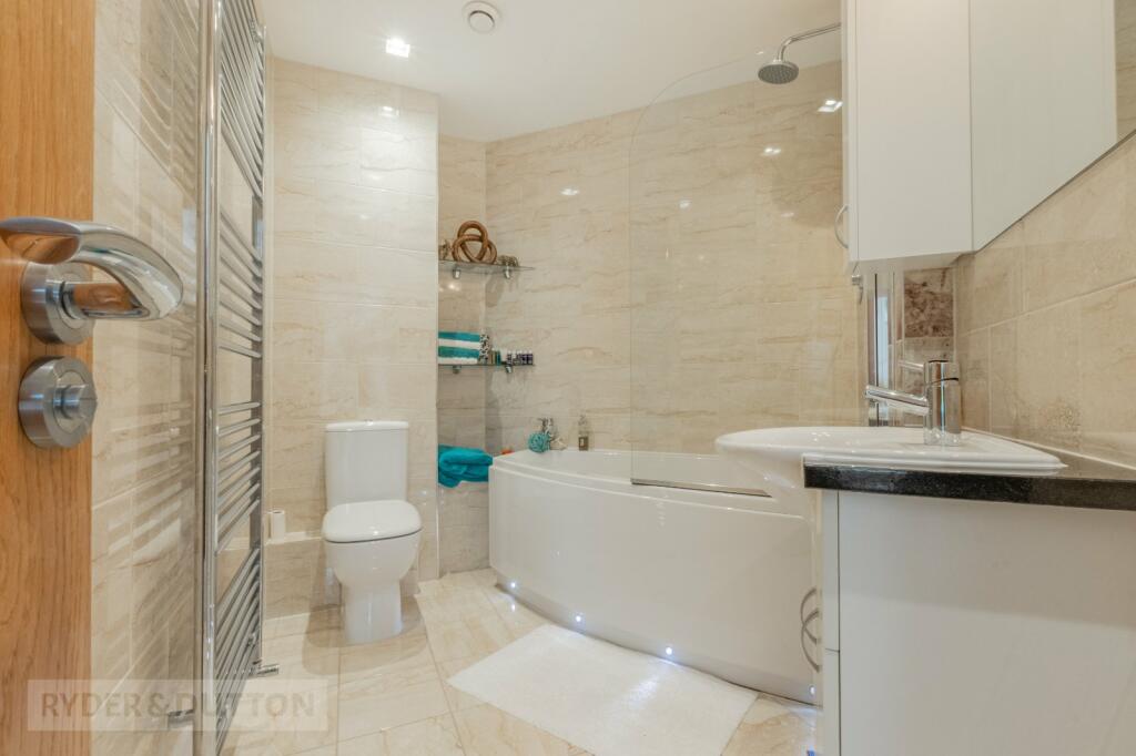 En-Suite Bathroom