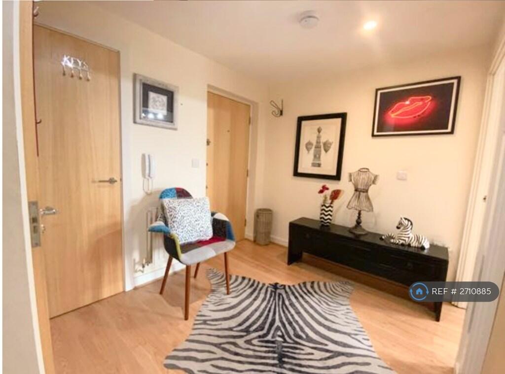 Large Hallway, Not Normally In Other Flats