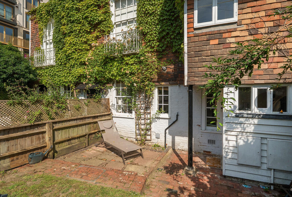 1311740-6-6852819...