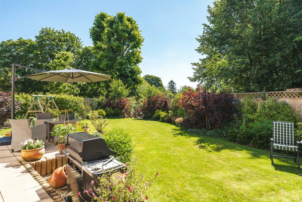 Joyce Frankland Close-22.jpg