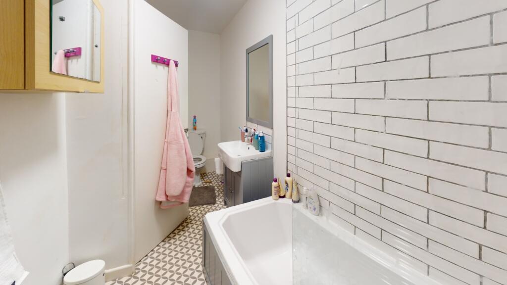 6-Cromwell-St-Bathroom