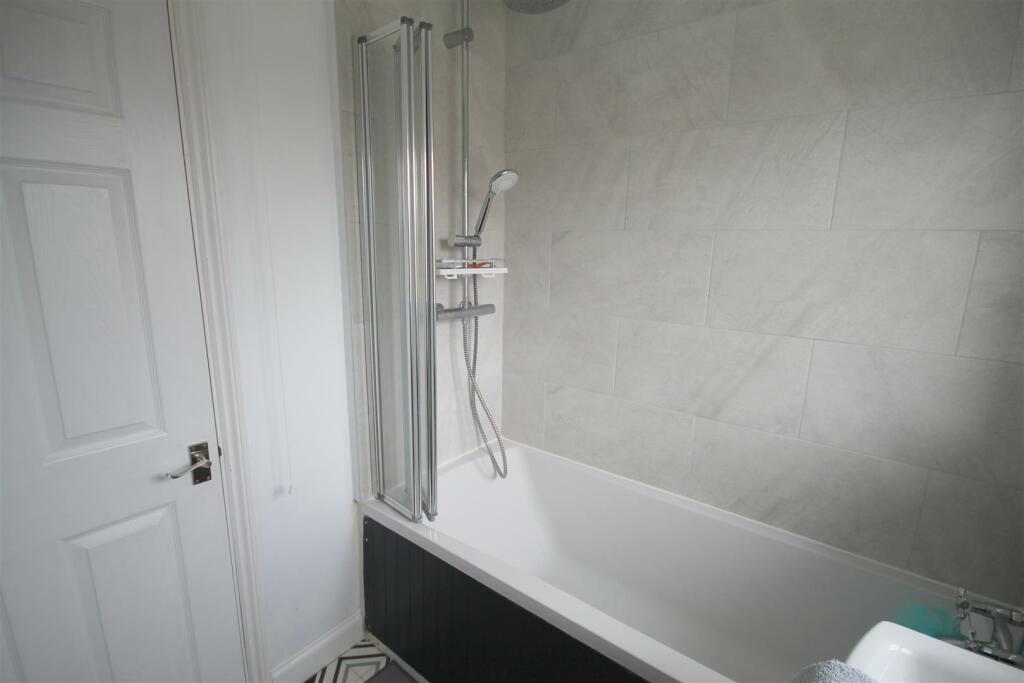 WR Bathroom i.JPG