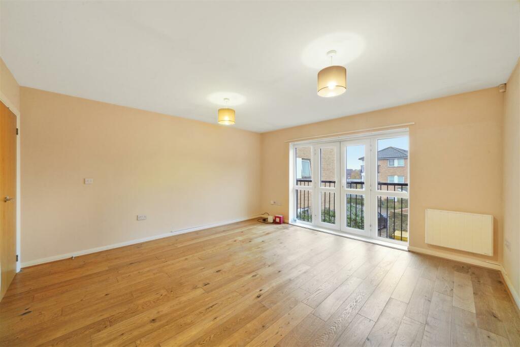 10 Southern Place, Greenford Road - s21bchwYW62yZz