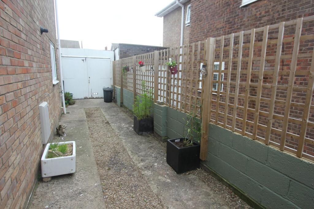 Driveway/Space to side