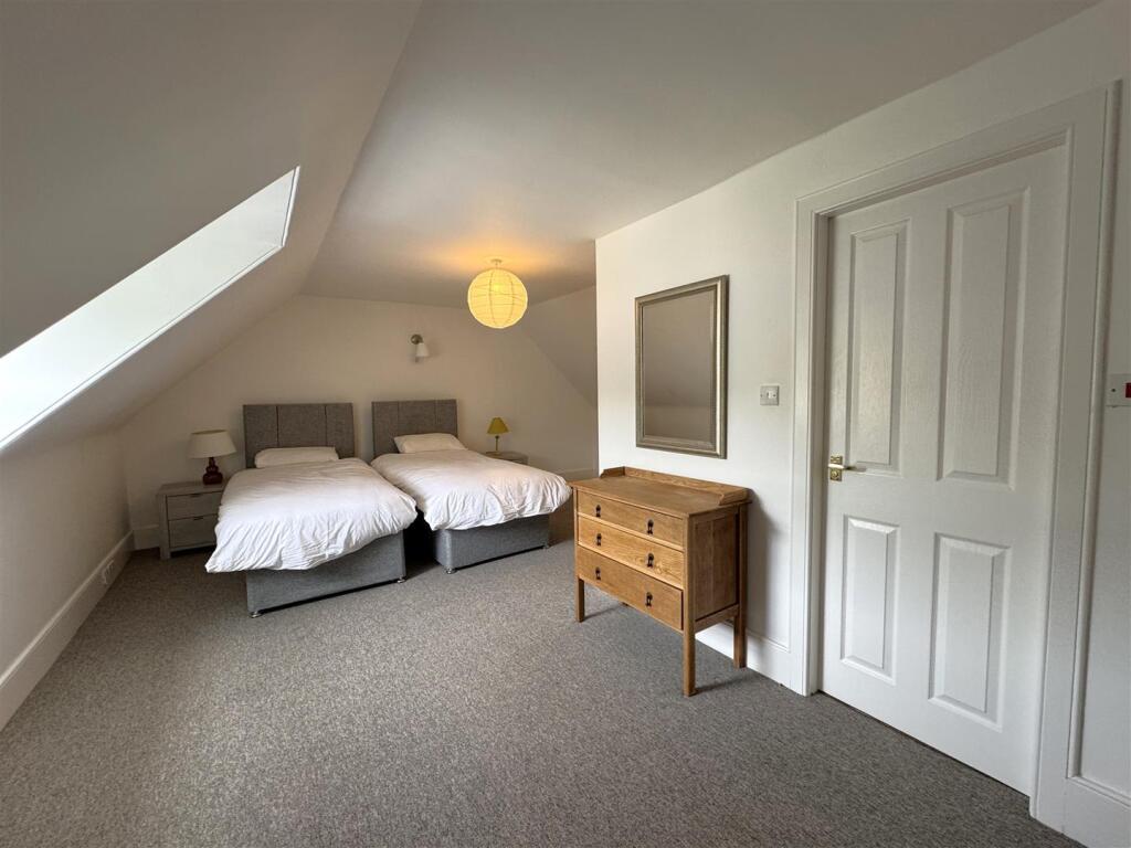 BEDROOM 2.JPG