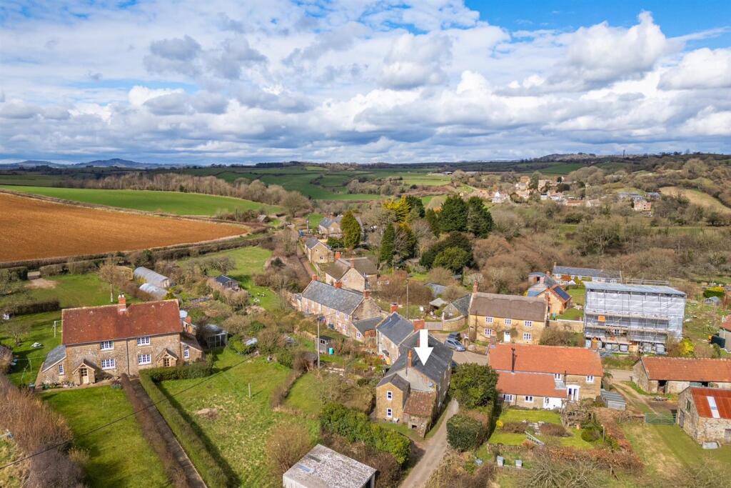 DJI_0528-HDR (arrow).jpg