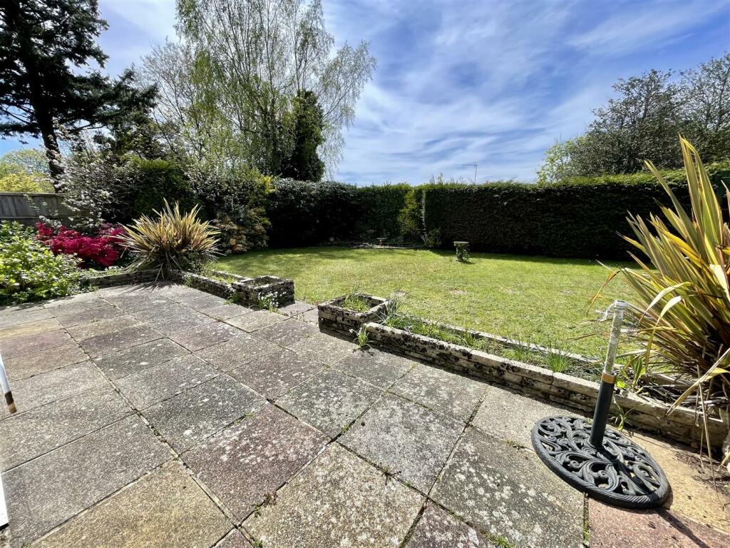 7. patio2.jpg