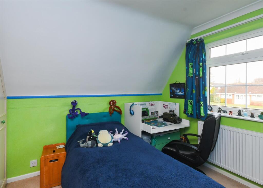 2 Reynolds Close - Bedroom 2.jpg