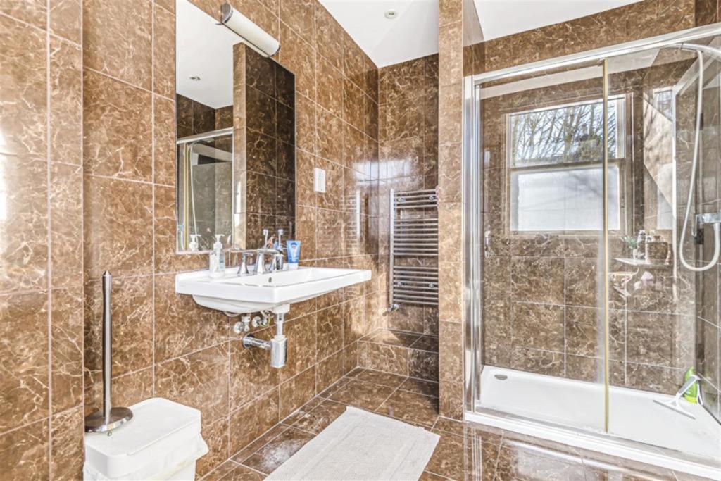 En-suite Bathroom
