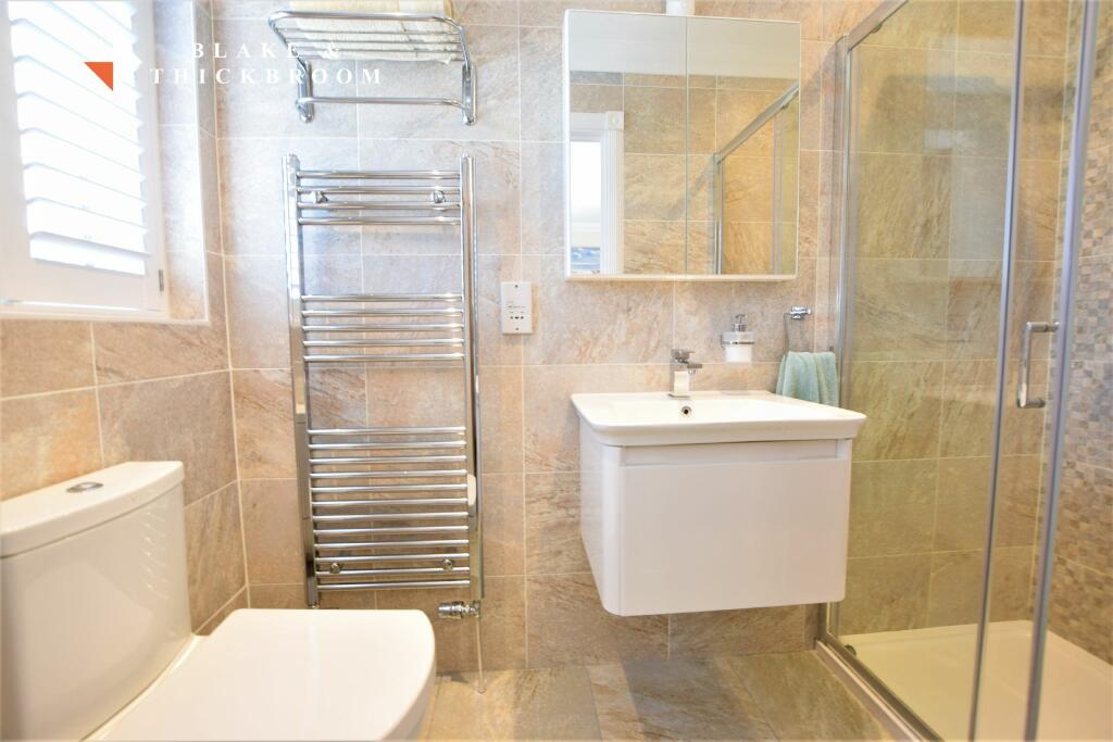 EN SUITE SHOWER ROOM
