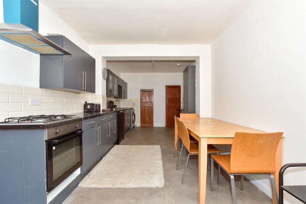 Kitchen/ Breakfast Room