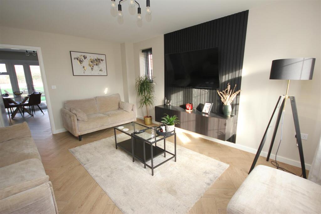 lounge 1.JPG