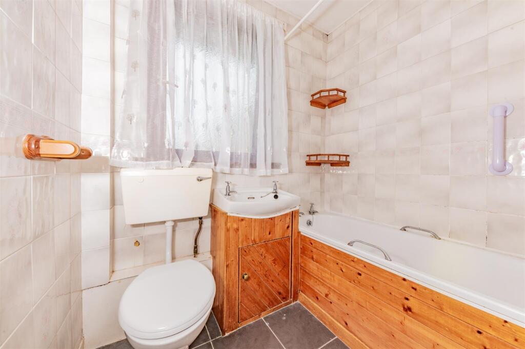 81 Dunholm Road Dundee-6.JPG