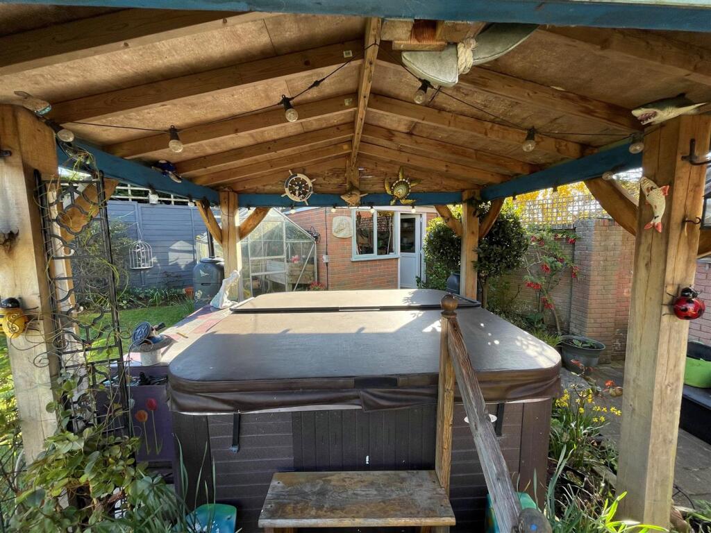 Hot Tub Pergola.jpg