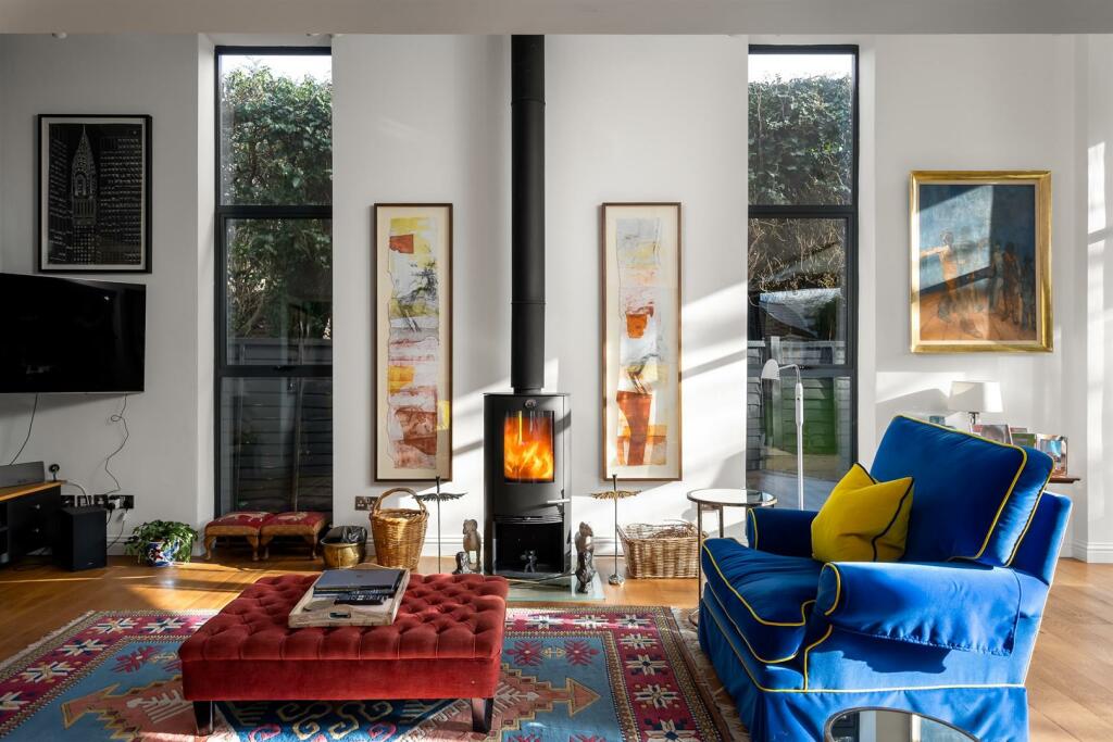 25 - Leah House - SN6 6LQ - Web.jpg