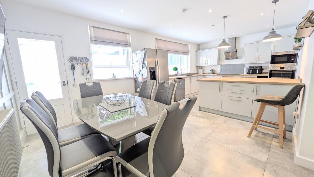 PXL_20250822_125854414.MP~2