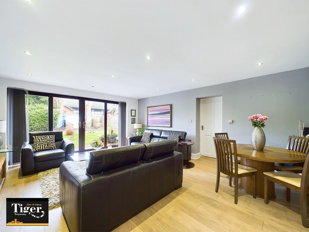 CAM02176G0-PR0484...