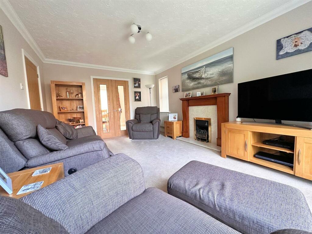 Sitting room 1.jpg