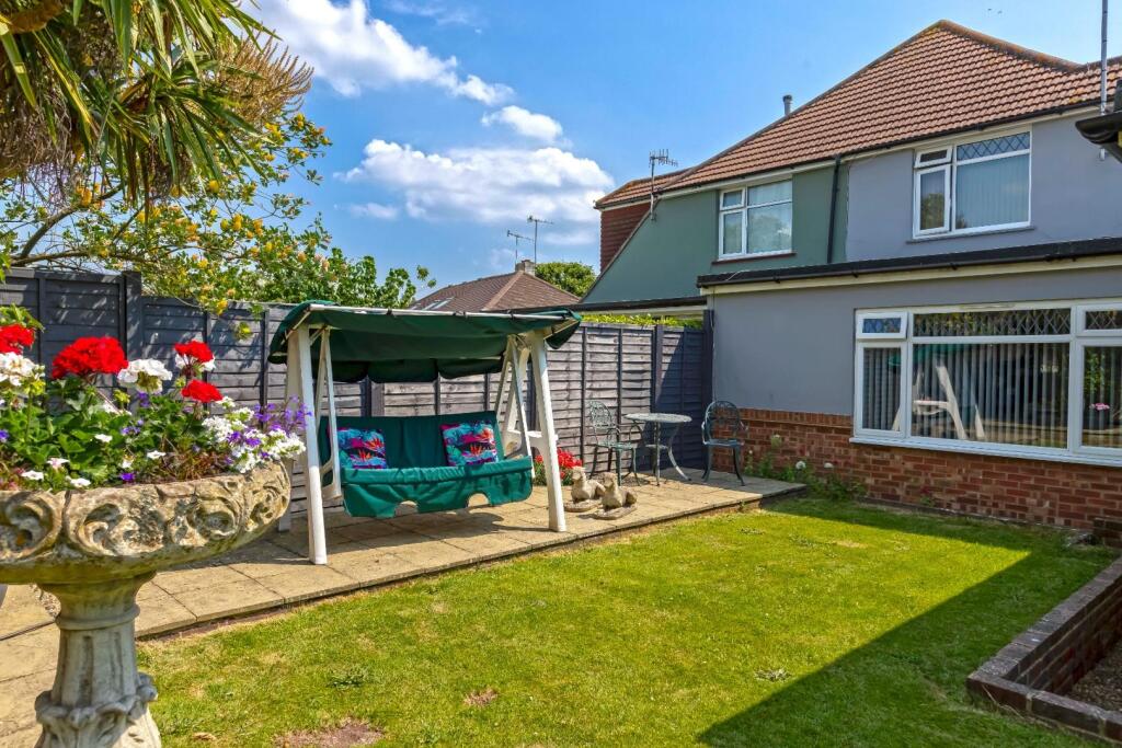 19 Abbots Way_32.JPG