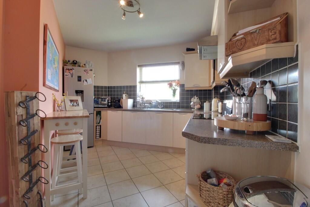 31 Tudor kitchen ...