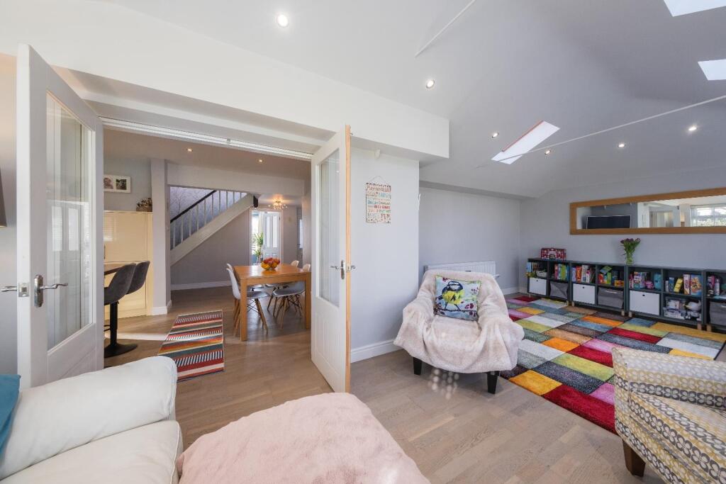 27 Hockenhull Crescent-031.jpg