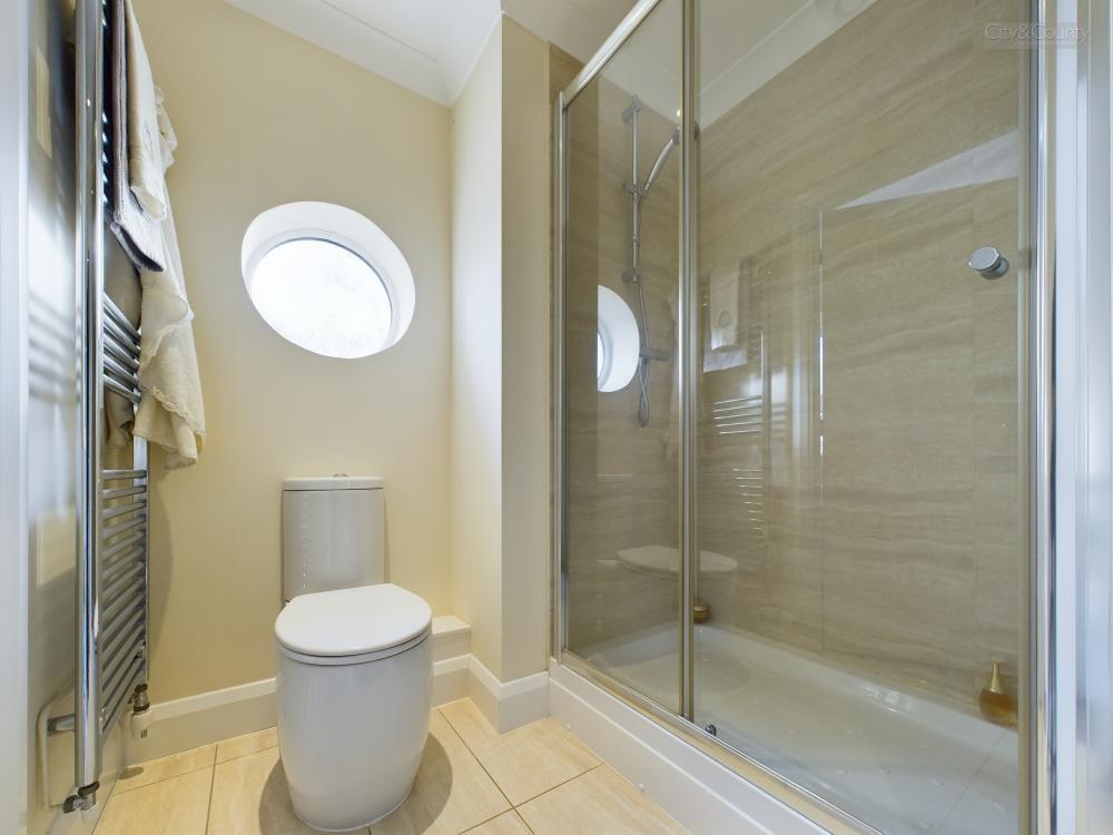 En-Suite To Master Bedroom