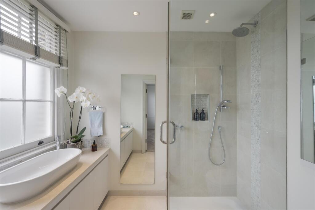 Maskells-32 Norland Square-18_Hi.jpg