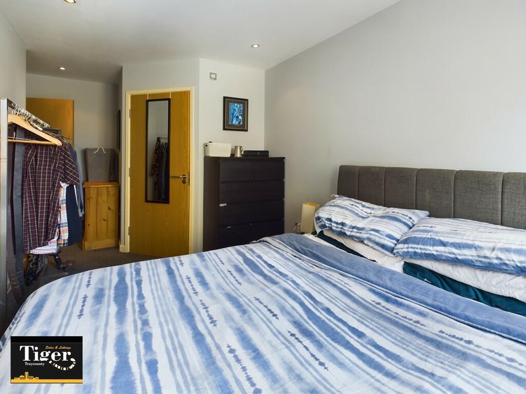 CAM02176G0-PR0202...