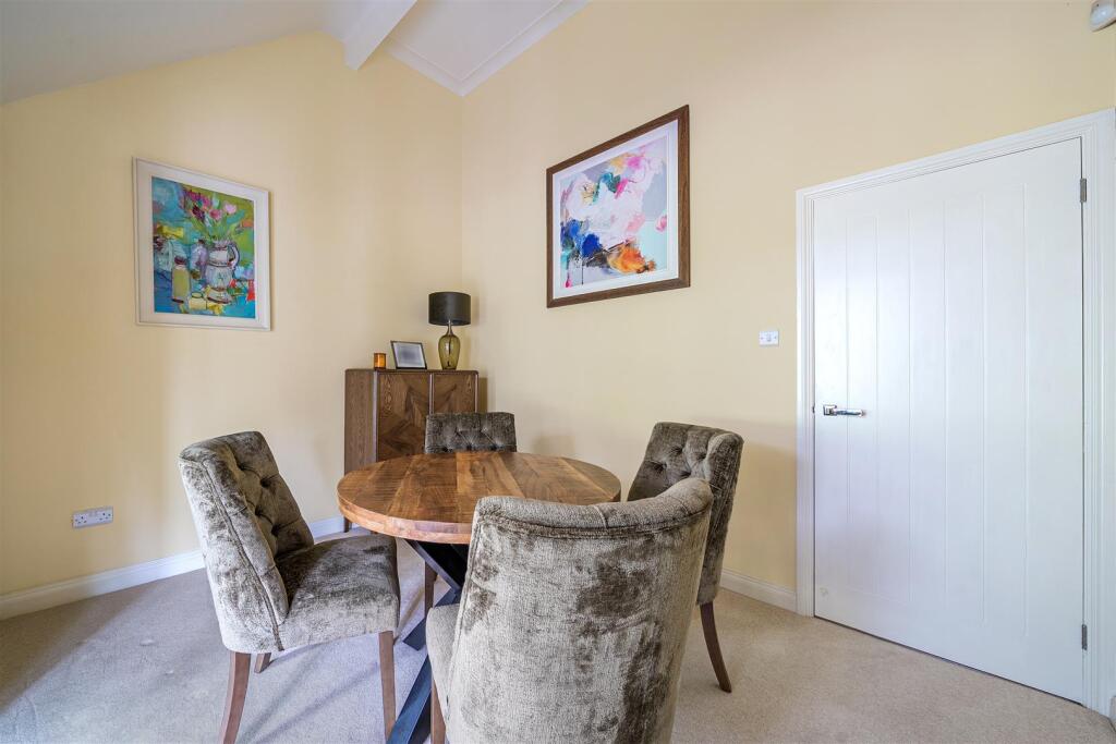 Oaktree Dining Room 25..jpg